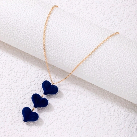 NWOT Set Layered Heart Drop Earrings & Heart Pendant Necklace - Picture 5 of 6